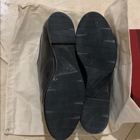 Authentic Ferragamo shiny grey lace up boots - Picture 4 of 5